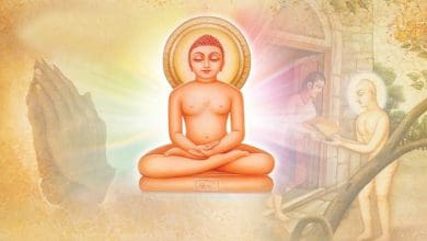 पर्युषण पर्व में क्षमा याचना और साधना करते जैन अनुयायी