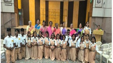 छात्र संघ के गठन के दौरान उपस्थित महिला नवजीवन मंडल की अध्यक्ष मीना मुथा, मानद प्रधान मंत्री तारा कीमती, करेस्पॉडेन्ट इंदिरा इंदानी, सीमा जैन, वीणा लोया, डॉ. अहिल्या मिश्रा, प्रधानाध्यापिका रंजना एवं अन्य।