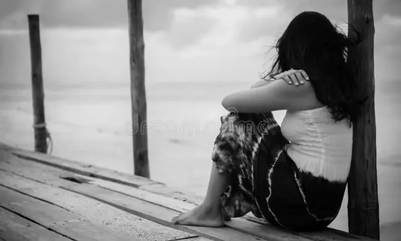 एक संवेदनशील कविता जो थमे हुए वक़्त और खोई मुस्कान को दर्शाती है