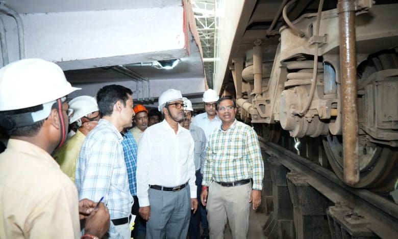 संजय श्रीवास्तव ने मौलाअली डिपो का निरीक्षण किया
