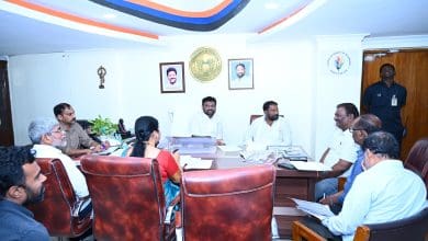 खेल प्राधिकरण की बैठक में उपस्थित पदाधिकारी एवं सदस्य।