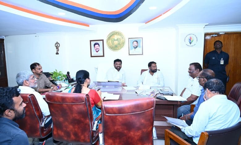 खेल प्राधिकरण की बैठक में उपस्थित पदाधिकारी एवं सदस्य।