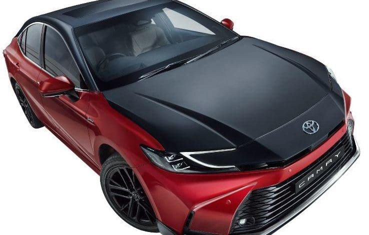 टोयोटा कैमरी स्प्रिंट एडिशन का स्पोर्टी डिजाइन और हाइब्रिड फीचर्स
