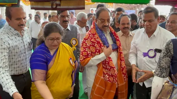 तेलंगाना में हथकरघा प्रदर्शनी का उद्घाटन और कलाकार सम्मान