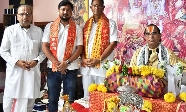 कमलेशजी महाराज ने जीवन में विवेकपूर्ण मार्ग दिखाया