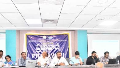 नगर निगम आयुक्त ने अधिकारियों को चेताया