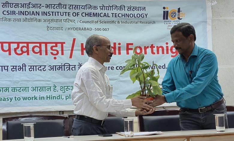 CSIR-IICT हिन्दी वाक् प्रतियोगिता में प्रतिभागियों ने विचार रखे