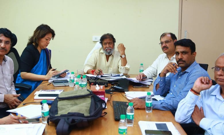 नीलोफर अस्पताल में मंत्री द्वारा समीक्षा बैठक