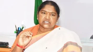 मंत्री सीतक्का द्वारा केसीआर को कानूनी नोटिस