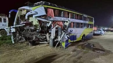 महबूबनगर में बस-लॉरी टक्कर का सड़क हादसा