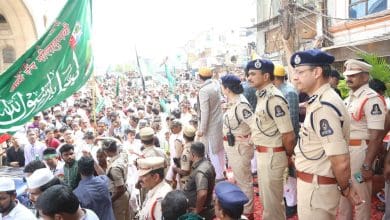 हैदराबाद में मिलाद-उल-नबी जुलूस के दौरान चारमीनार पर पुलिस आयुक्त सी.वी. आनंद