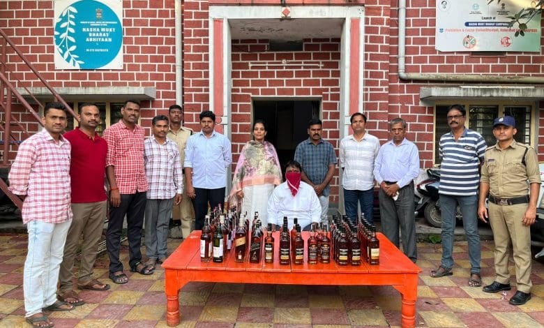 आबकारी पुलिस ने 585 ड्यूटी फ्री भुगतान वाली शराब की बोतलें जब्त कीं