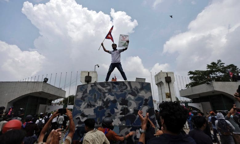 सोशल मीडिया का नेपाल आंदोलन और राजनीति पर प्रभाव
