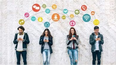 जेन-जी इंटरनेट लवर्स डिजिटल युग में सक्रिय