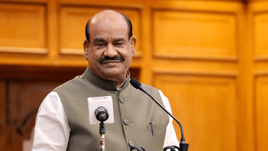 महिला सशक्तिकरण सम्मेलन में ओम बिरला महिलाओं को संबोधित करते हुए