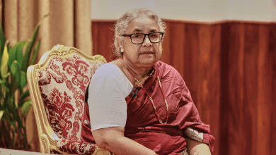 नेपाल की प्रधानमंत्री सुशीला कार्की ने काठमांडू में पदभार ग्रहण करते हुए मीडिया से बात करते हुए