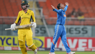 भारत बनाम ऑस्ट्रेलिया महिला वनडे मैच 2025 में खिलाड़ी मैदान पर