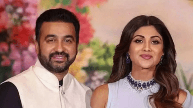 राज कुंद्रा आर्थिक अपराध शाखा में बयान देते हुए