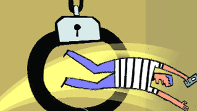 गैंगस्टर अतीक अहमद अदालत से पुलिस को चकमा देकर फरार