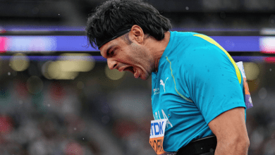 नीरज चोपड़ा विश्व चैंपियनशिप में भाला फेंकते हुए