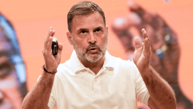 राहुल गांधी प्रेस कॉन्फ्रेंस में चुनाव आयोग पर ‘वोट चोरी’ के आरोप लगाते हुए