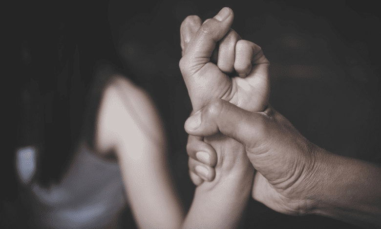 आदिबट्ला में यौन उत्पीड़न से परेशान शिक्षिका ने की आत्महत्या