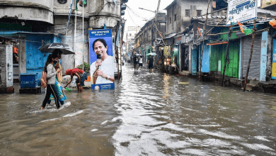 कोलकाता में भारी बारिश से जलभराव, ट्रैफिक जाम और जनजीवन अस्त-व्यस्त