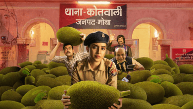 सान्या मल्होत्रा फिल्म कथल के पोस्टर के साथ राष्ट्रीय पुरस्कार जीतते हुए