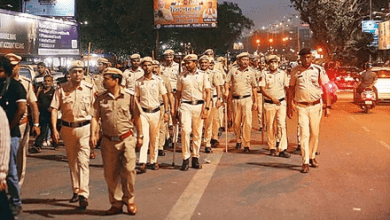 गुजरात में सोशल मीडिया पोस्ट पर दुकानों में हुई तोड़फोड़ और पथराव