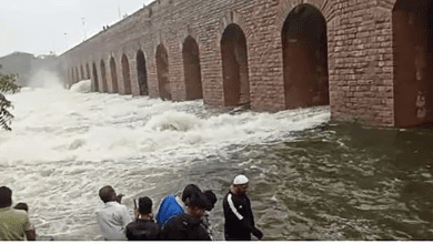 हैदराबाद में भारी बारिश के बाद हिमायत सागर और उस्मान सागर के गेट खोले गए,