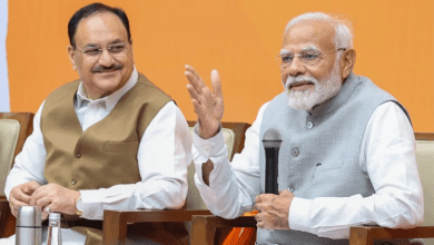 प्रधानमंत्री नरेंद्र मोदी भाजपा के नए कार्यालय का उद्घाटन करते हुए