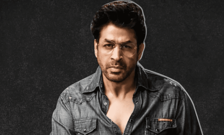 रजत बेदी 'बाड्स ऑफ बॉलीवुड' में जारज सक्सेना की भूमिका निभाते हुए