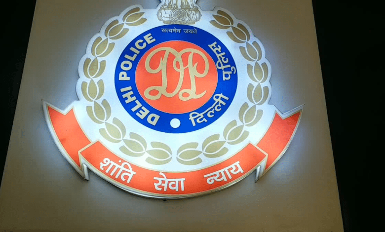 दिल्ली पुलिस ने वायुसेना अधिकारी बनकर महिला से रुपये ठगने वाले आरोपी को गिरफ्तार किया