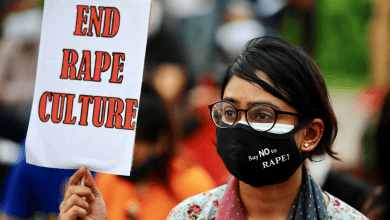 बांग्लादेश में छात्रा से दुष्कर्म के बाद सड़कों पर विरोध प्रदर्शन