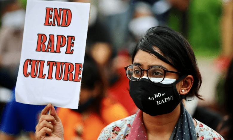 बांग्लादेश में छात्रा से दुष्कर्म के बाद सड़कों पर विरोध प्रदर्शन