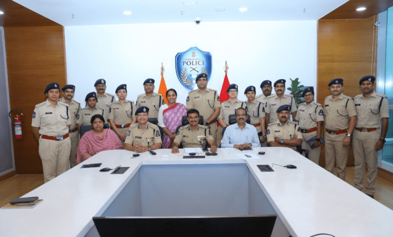 हैदराबाद पुलिस अपराध दर में कमी का आंकड़ा पेश करती हुई