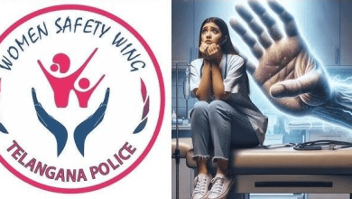 हैदराबाद शी टीम द्वारा पकड़े गए मनचलों के साथ पुलिस अधिकारी