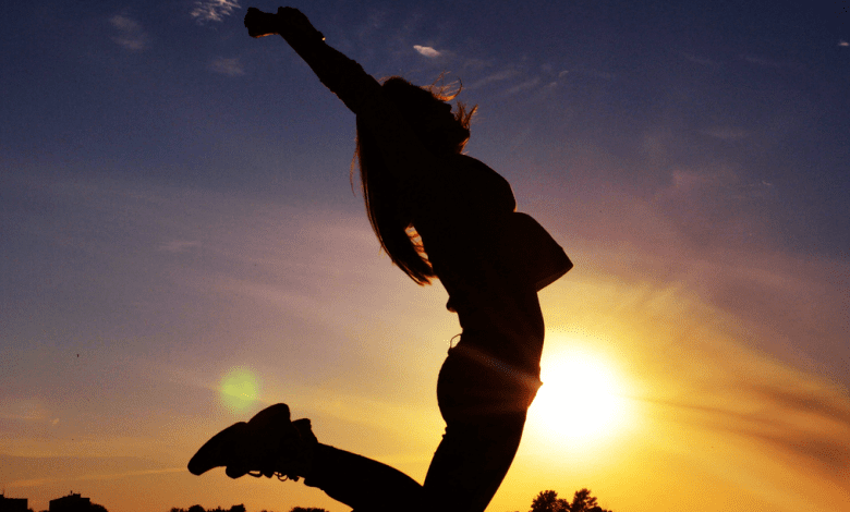 मैं औरत हूं: संघर्ष से उड़ान तक की कहानी