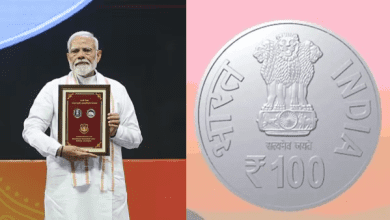 प्रधानमंत्री मोदी आरएसएस शताब्दी पर स्मारक डाक टिकट और सिक्का जारी करते हुए