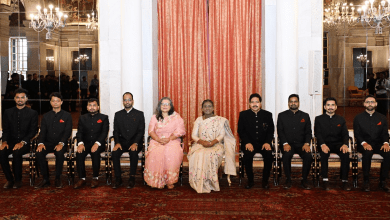 राष्ट्रपति भवन में प्रोबेशनर अधिकारियों से मुलाकात करतीं राष्ट्रपति द्रौपदी मुर्मु