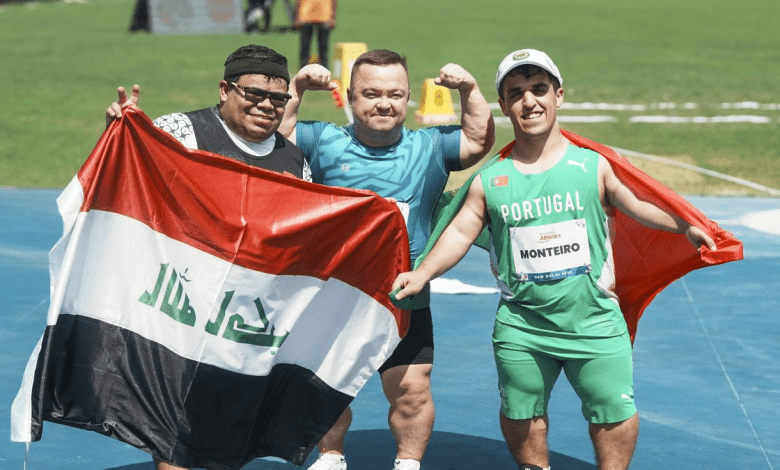 डेनिस ग्नजडिलोव एफ40 गोला फेंक प्रतियोगिता में प्रदर्शन करते हुए