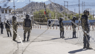 लेह में कर्फ्यू ढील—दुकानें खुलेंगी, प्रशासन ने शांति की अपील की