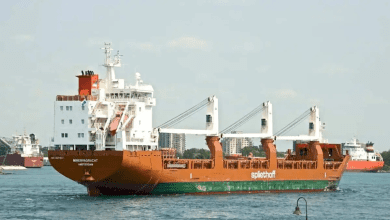 यमन मिसाइल हमले के बाद क्षतिग्रस्त जहाज और घायल नाविक