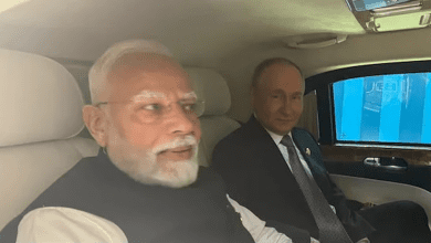 पुतिन की ‘ऑरस लिमोजीन’ में बातचीत करते पीएम मोदी और रूसी राष्ट्रपति