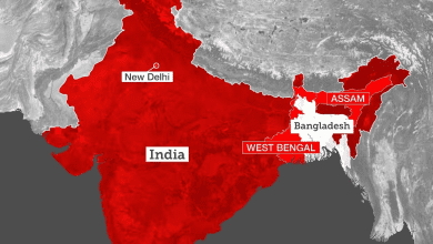 असम में केंद्र सरकार के आदेश के खिलाफ प्रदर्शन करते लोग