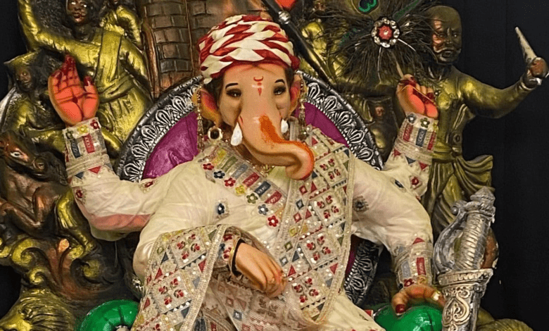 देशभर में गणेश उत्सव की धूम और भव्य पंडालों में उमड़ी श्रद्धालुओं की भीड़