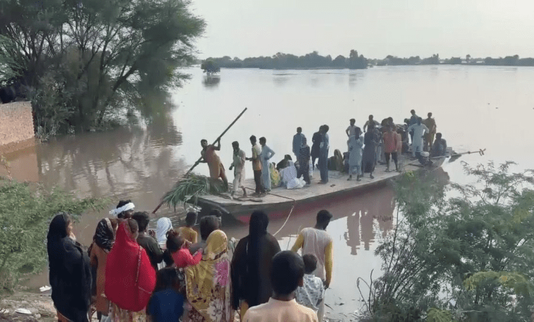 पाकिस्तान: पंजाब प्रांत में बचाव कार्य में जुटी नौका के पलटने से पांच बाढ़ पीड़ितों की मौत