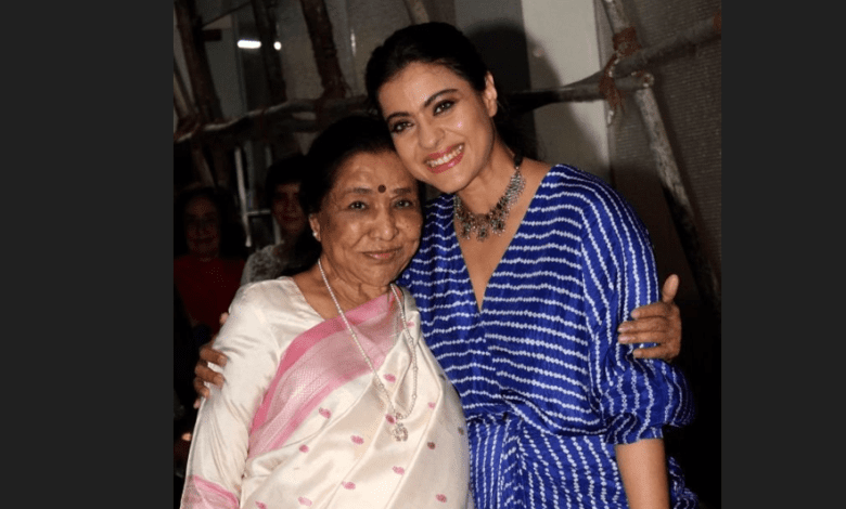 काजोल, आशा भोसले और सैफ अली खान के साथ थ्रोबैक तस्वीर