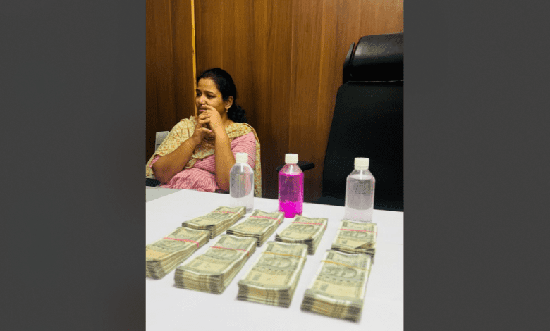 नारसिंगी टाउन प्लानिंग अधिकारी मनी हारिका एसीबी द्वारा गिरफ्तार