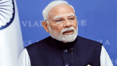 प्रधानमंत्री नरेंद्र मोदी मणिपुर में विकास परियोजनाओं का उद्घाटन करते हुए